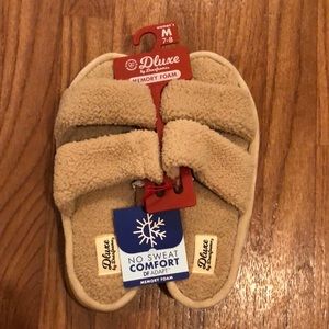 Dluxe by Dearfoams Women Memory Foam Sandals